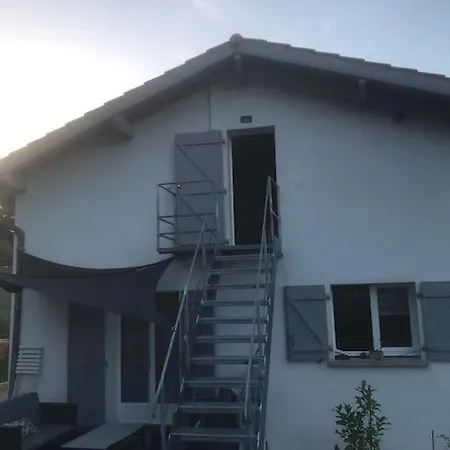 Louez L'etage D Maison Basque A 5mn De Bayonne *