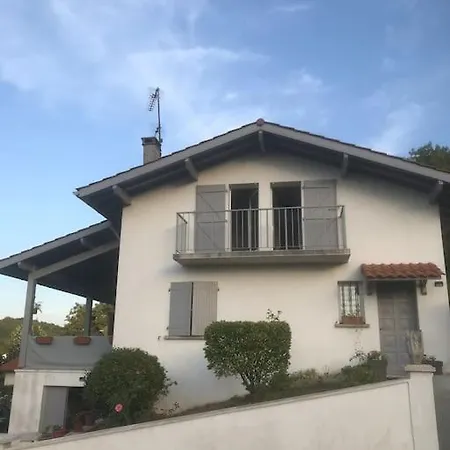 Louez L'etage D Maison Basque A 5mn De Bayonne Apartment Mouguerre